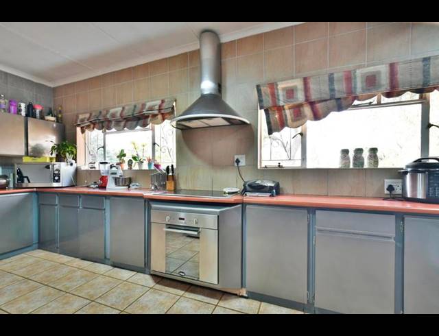 4 BEDROOM HOUSE FOR SALE IN WALKERVILLE CENTRAL